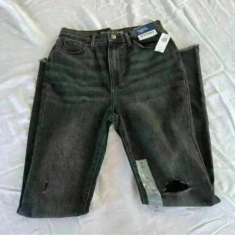 NWT girls black distressed skinny jeans with adjustable waistband.